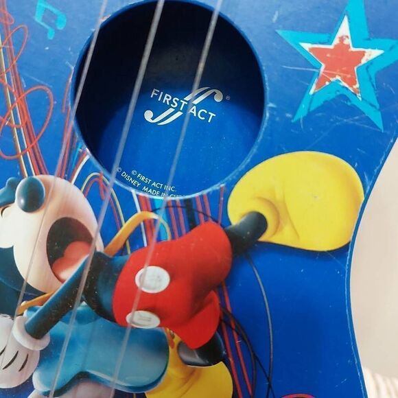First Act 20' Mickey Mouse Disney Ukulele Guitar - Picture 5 of 8